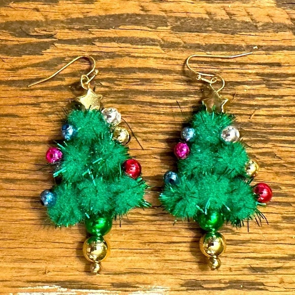 Christmas Earrings - Fashion Christmas Tree Earrings in Gold - Picture 1 of 2